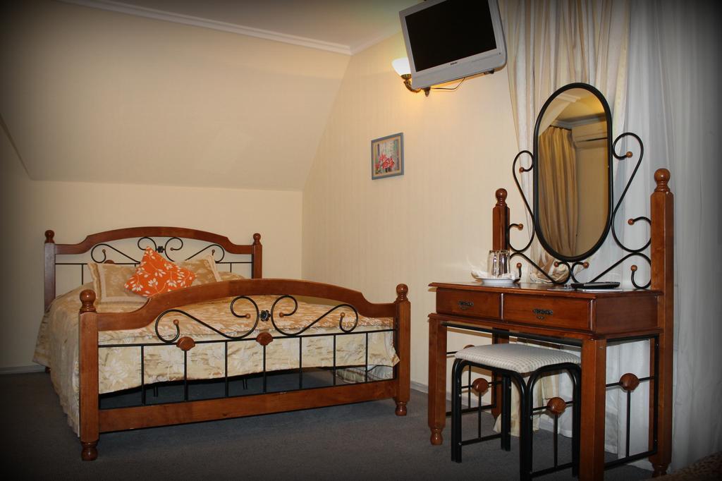 Edem Hotel Chubynske Екстериор снимка